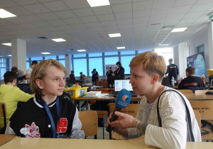 Franciszek udziela wywiadu do lokalnego radia
