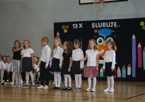 Część artystyczna w wykonaniu uczniów klas pierwszych