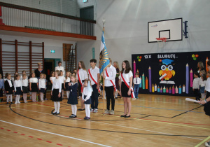 Uczniowie klas pierwszych składają przysięgę