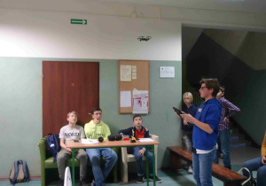 Dawid, uczeń klasy 7b pilotuje drona