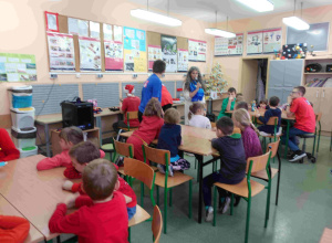 Przedszkolaki na zajęciach w Laboratorium Przyszłości