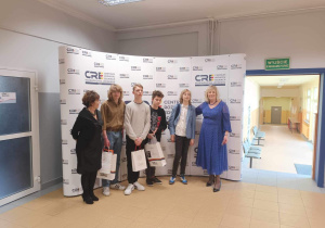 Laureaci konkursu historycznego po uroczystym podsumowaniu etapu rejonowego.