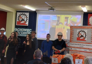 Występ uczniów z Zespołu Szkół Budowlano - Technicznych w Łodzi.