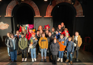 Uczniowie klasy 5c z aktorami Teatru Impro