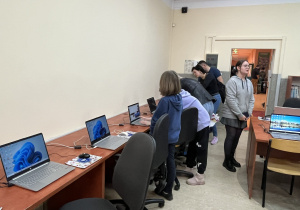 Wizyta gości w pracowni komputerowej
