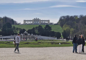 Glorieta i ogrody wiedeńskie, w głębi fontanna Neptuna