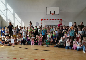 Wszyscy uczestnicy Olimpiady Sportowej z opiekunami