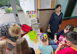 Stanowisko z tatuażami zmywalnymi