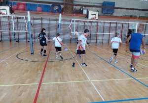Rodzinny trening siatkarski – wspólny berek