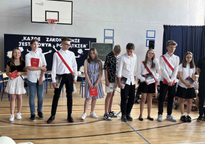 Wręczenie nagród uczniom z klas siódmych wyróżniającym się w bieżącym roku szkolnym w nauce