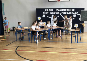Występ artystyczny przygotowany przez uczniów klasy 4b i 5a