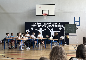 Występ artystyczny przygotowany przez uczniów klasy 4b i 5a