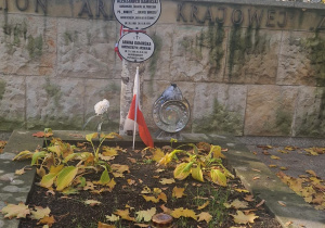 Grób Aleksandra Kamińskiego w kwaterze Białych Brzozowych Krzyży na Cmentarzu Powązki Wojskowe.