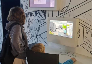 Uczniowie korzystają z narzędzi współczesnej informatyki w Centrum Komiksu i Narracji Interaktywnej EC1.