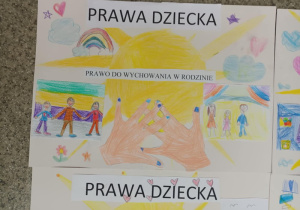 Plakaty wykonane przez uczniów z okazji Międzynarodowego Dnia Praw Dziecka.