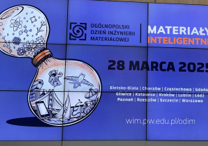 Informacja wyświetlana na tablicy multimedialnej w budynku Wydziału Mechanicznego Politechniki Łódzkiej informująca o Ogólnopolskim Dniu Inżynierii Materiałowej