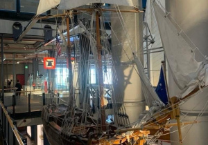 Eksponaty zwiedzane przez uczestników wycieczki w Muzeum Techniki w Berlinie.