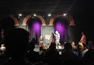 Występ aktorów Teatru Impro podczas spektaklu „Hejter, czyli jeden z nas.