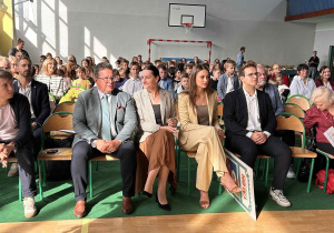 Zgromadzeni goście na uroczystości podsumowującej kampanię rowerową 2025.