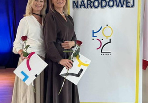 Pani Aleksandra Łysień i Pani Izabela Gutenplanwraz z pamiątkowym dyplomem