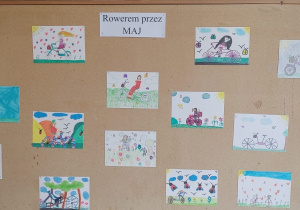 Tablica z pracami plastycznymi nawiązującymi do Ogólnopolskiej Akcji – Rowerowy Maj.