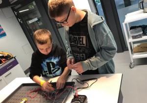 Budujemy obwody elektryczne