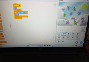 spadające śnieżynki, praca w programie Scratch