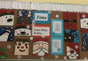 Zimowe i świąteczne inspiracje plastyczne zamieszczone na tablicy znajdującej się na szkolnym korytarzu. Prace wykonane przez uczniów klas 1-5