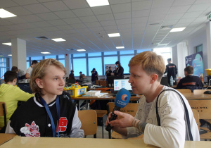 Franciszek udziela wywiadu do lokalnego radia