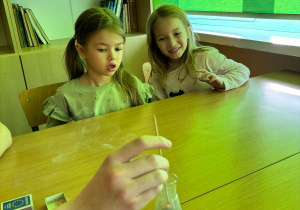 Proste doświadczenia chemiczne w Laboratorium Przyszłości