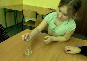 Proste doświadczenia chemiczne w Laboratorium Przyszłości