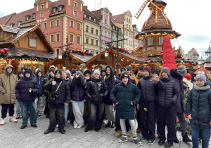 Uczestnicy wycieczki na Jarmarku we Wrocławiu.