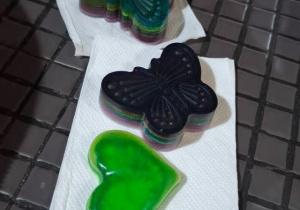 Mydełka zrobione przez uczniów.