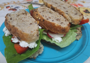 Kanapki przygotowane przez uczniów na lekcji edukacji zdrowotnej