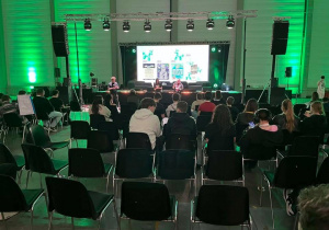 Przestrzeń w Hali EXPO podczas trwającego festiwalu.