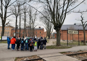 Uczniowie zwiedzają Stację Księży Młyn