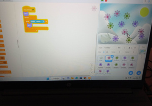 spadające śnieżynki, praca w programie Scratch